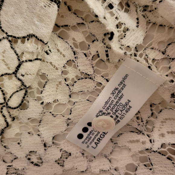 🌸Three Dots corded lace flounce sleeve top - Picture 9 of 11